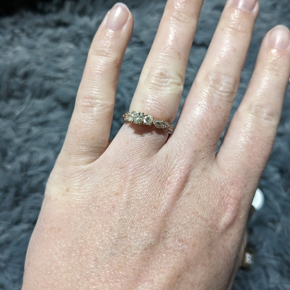 Engagement ring - Picture 3 of 4